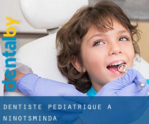Dentiste pédiatrique à Ninotsminda